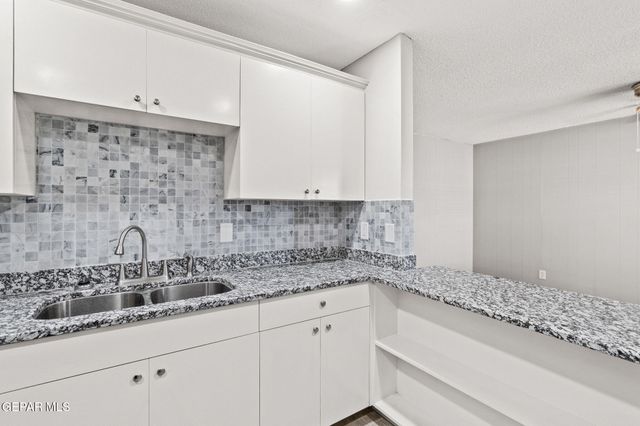 6400 Edgemere Boulevard 11, El Paso, TX 79925