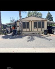 1097 N State 517, Hemet, CA 92543