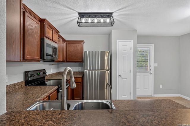 6121 Luckey Run, San Antonio, TX 78252