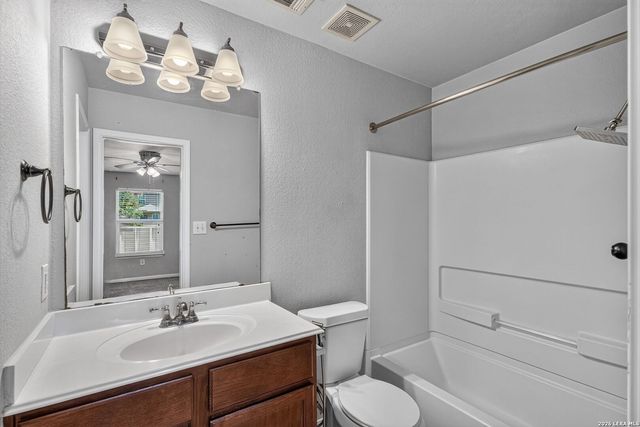 6121 Luckey Run, San Antonio, TX 78252