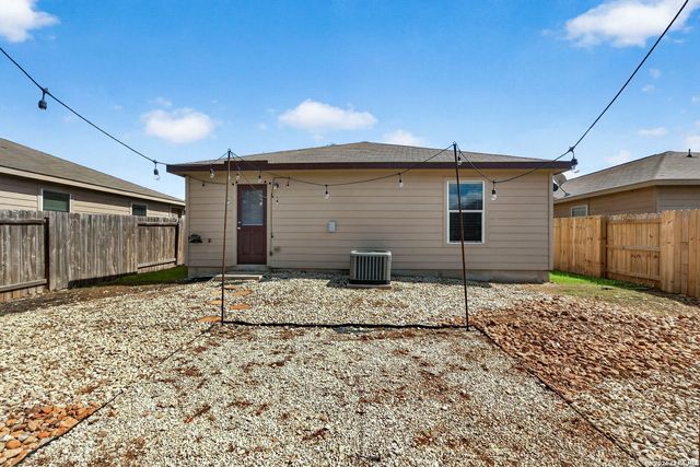 6121 Luckey Run, San Antonio, TX 78252
