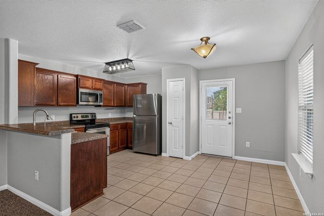 6121 Luckey Run, San Antonio, TX 78252