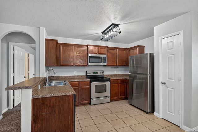 6121 Luckey Run, San Antonio, TX 78252