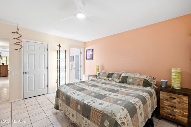 211 S Circulo Napa, Green Valley, AZ 85614