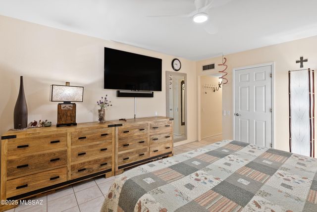 211 S Circulo Napa, Green Valley, AZ 85614