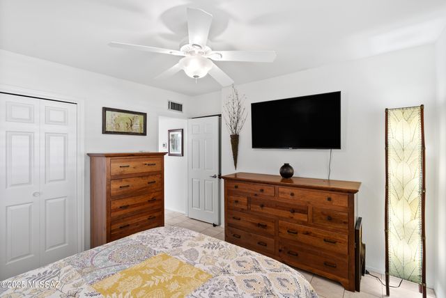 211 S Circulo Napa, Green Valley, AZ 85614