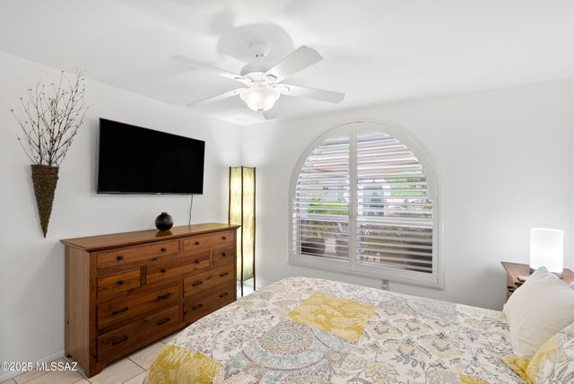 211 S Circulo Napa, Green Valley, AZ 85614