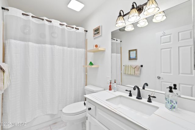 211 S Circulo Napa, Green Valley, AZ 85614