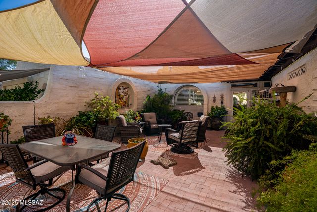 211 S Circulo Napa, Green Valley, AZ 85614