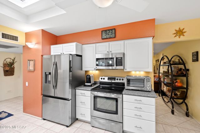 211 S Circulo Napa, Green Valley, AZ 85614