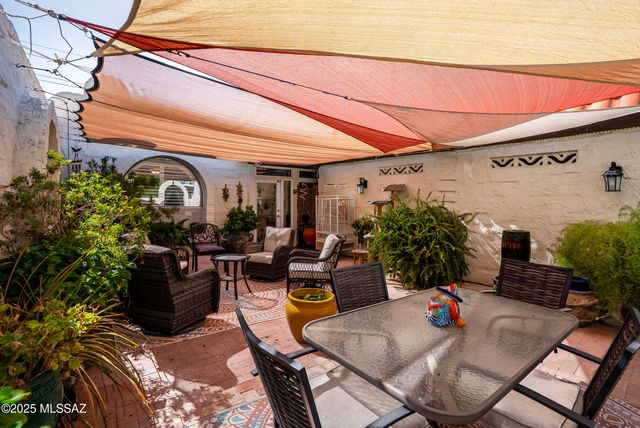 211 S Circulo Napa, Green Valley, AZ 85614