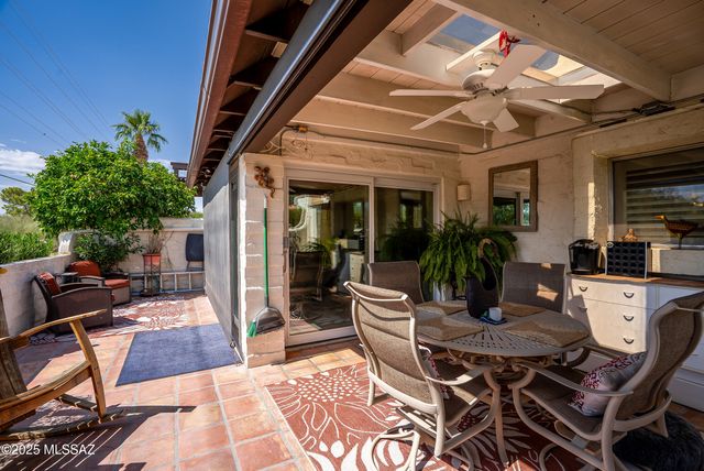 211 S Circulo Napa, Green Valley, AZ 85614