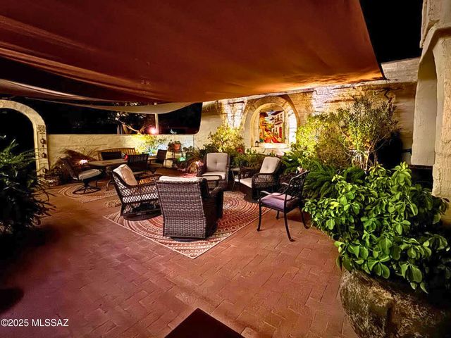 211 S Circulo Napa, Green Valley, AZ 85614