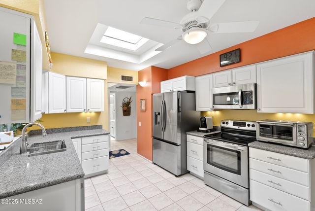 211 S Circulo Napa, Green Valley, AZ 85614