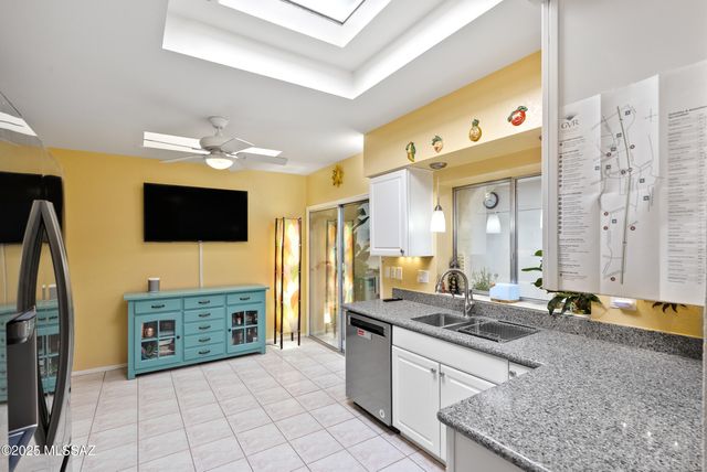 211 S Circulo Napa, Green Valley, AZ 85614