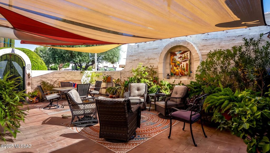 211 S Circulo Napa, Green Valley, AZ 85614