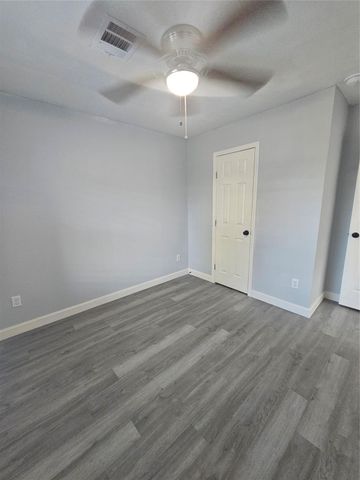 4724 4th Units B,C,D,E Street, Bacliff, TX 77518
