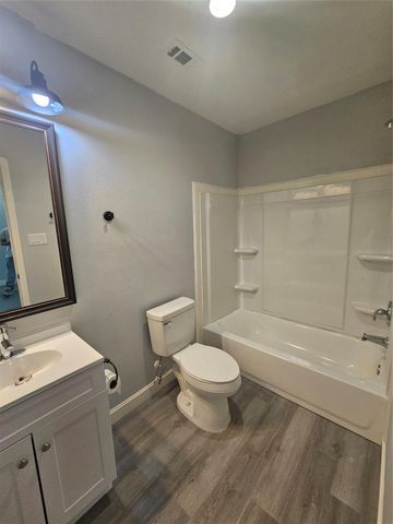 4724 4th Units B,C,D,E Street, Bacliff, TX 77518