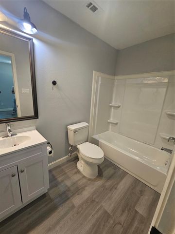 4724 4th Units B,C,D,E Street, Bacliff, TX 77518