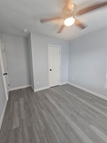 4724 4th Units B,C,D,E Street, Bacliff, TX 77518