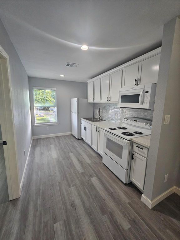 4724 4th Units B,C,D,E Street, Bacliff, TX 77518