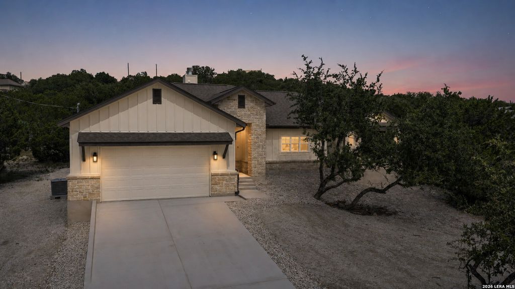 831 Lasso Loop, Canyon Lake, TX 78133