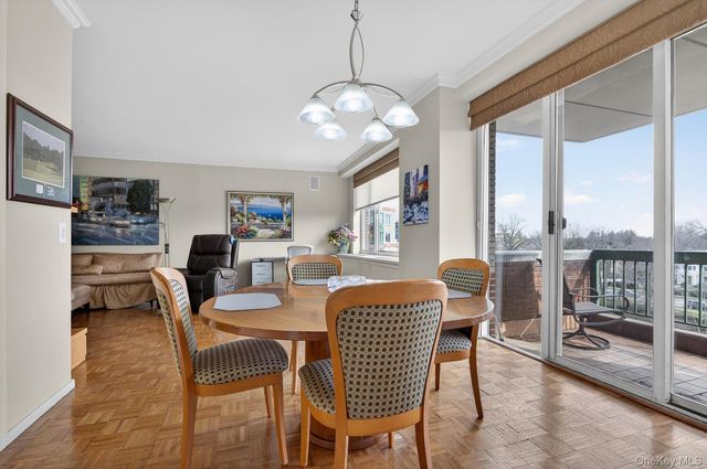 100 Hilton Avenue 601, Garden City, NY 11530