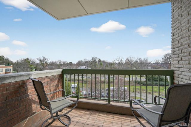 100 Hilton Avenue 601, Garden City, NY 11530