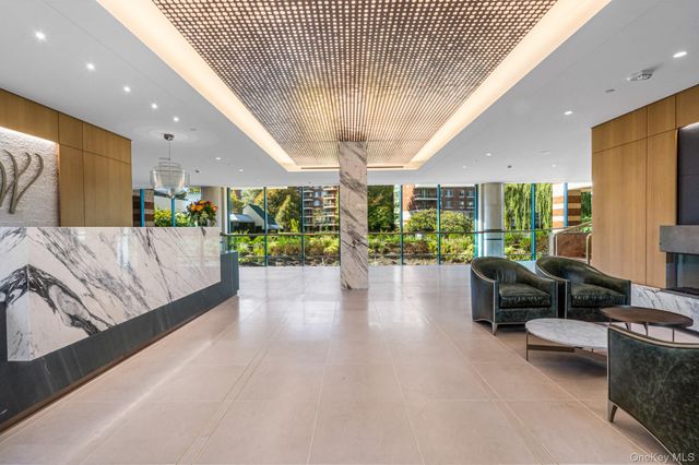100 Hilton Avenue 601, Garden City, NY 11530