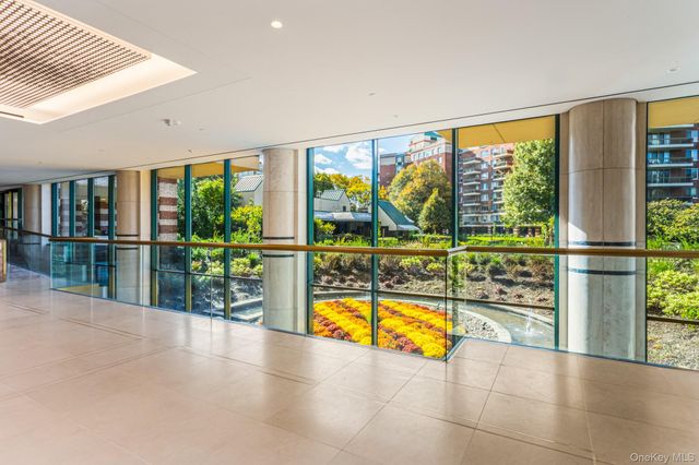 100 Hilton Avenue 601, Garden City, NY 11530