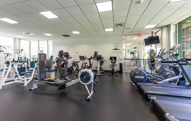 100 Hilton Avenue 601, Garden City, NY 11530