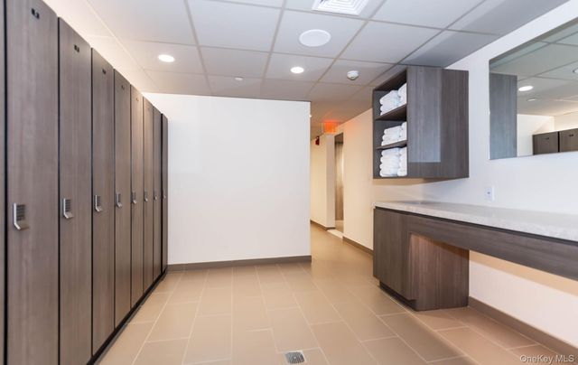 100 Hilton Avenue 601, Garden City, NY 11530