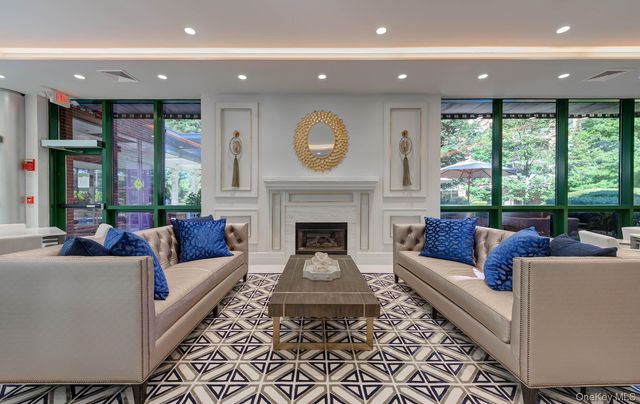 100 Hilton Avenue 601, Garden City, NY 11530