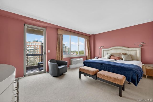 100 Hilton Avenue 601, Garden City, NY 11530