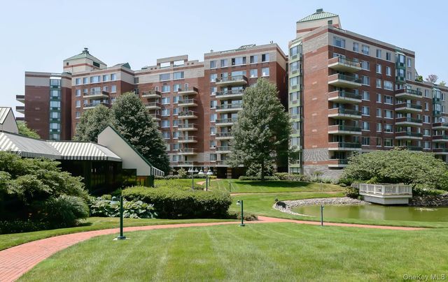100 Hilton Avenue 601, Garden City, NY 11530