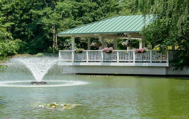 100 Hilton Avenue 601, Garden City, NY 11530