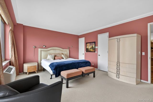 100 Hilton Avenue 601, Garden City, NY 11530