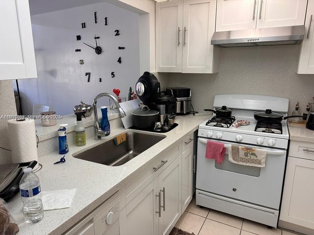 18101 NW 68th Avenue C202, Hialeah, FL 33015