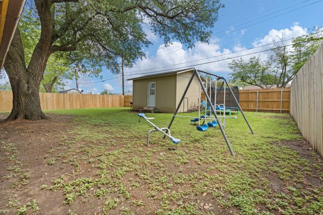 1908 Joslin Street, Cleburne, TX 76033