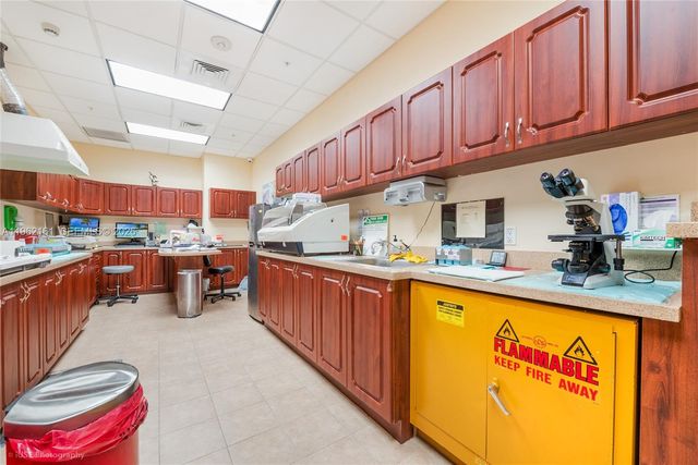 135 San Lorenzo Ave 100, Coral Gables, FL 33146