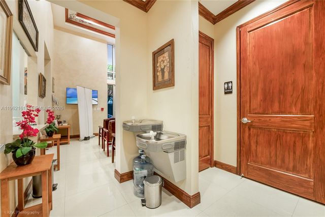 135 San Lorenzo Ave 100, Coral Gables, FL 33146