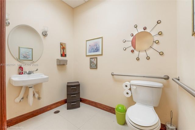 135 San Lorenzo Ave 100, Coral Gables, FL 33146