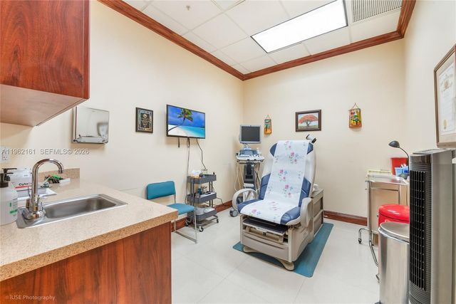 135 San Lorenzo Ave 100, Coral Gables, FL 33146