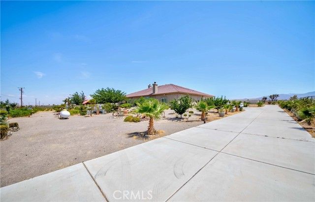 3789 Luna Road, Phelan, CA 92371