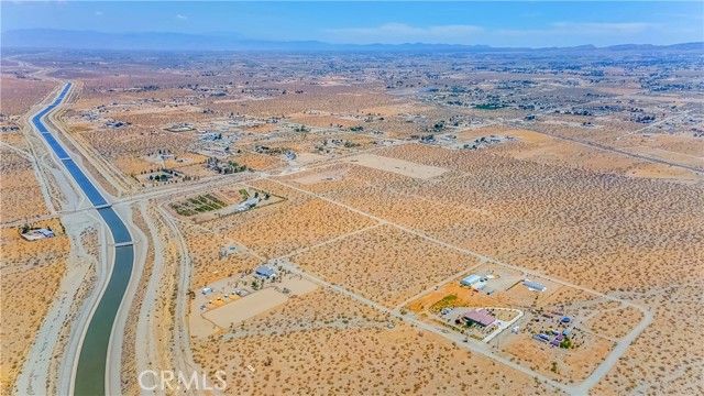 3789 Luna Road, Phelan, CA 92371