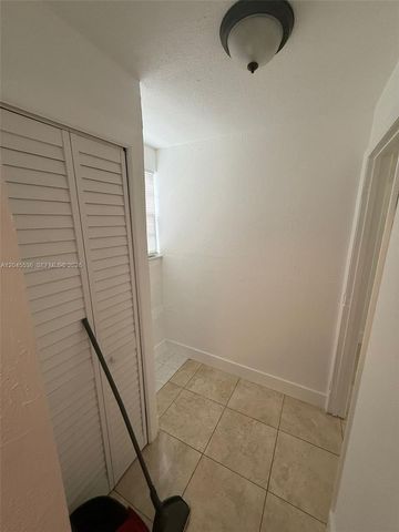 4211 SW 38th Street, West Park, FL 33023