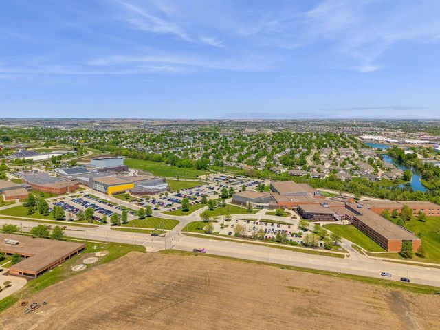 1365 SE Parkview Crossing Drive, Waukee, IA 50263