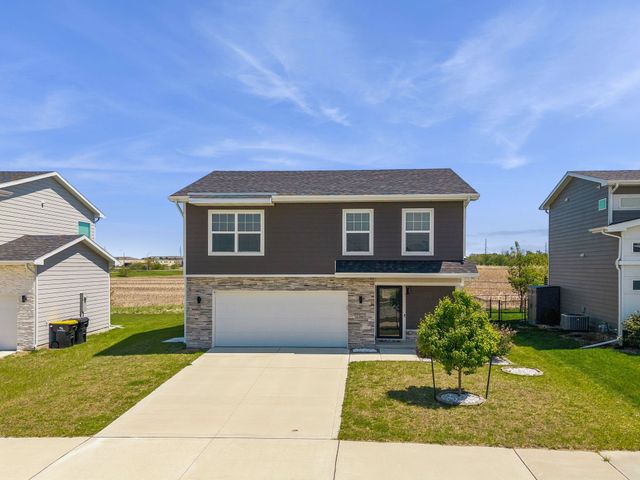 1365 SE Parkview Crossing Drive, Waukee, IA 50263