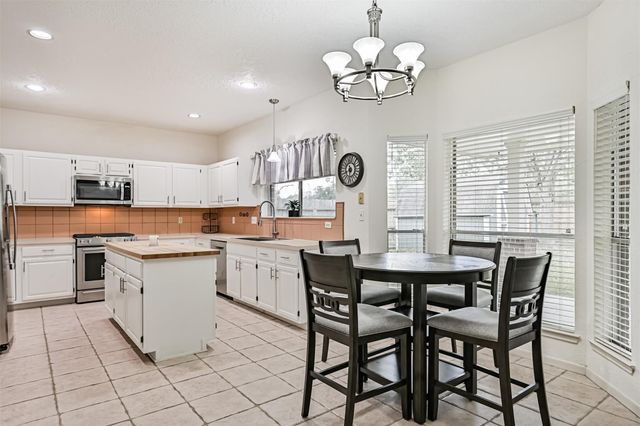 1108 Chesterwood Drive, Pearland, TX 77581