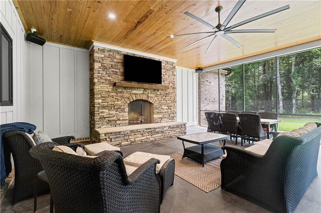 9501 Ben Hamilton Road, Theodore, AL 36582